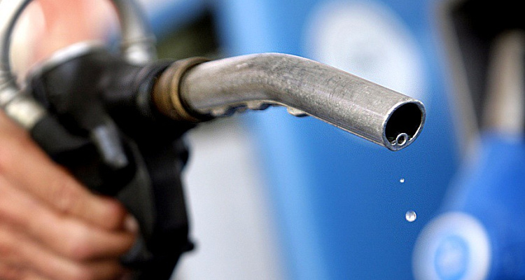 Стоимость бензина достигнет 50 рублей с ведома правительства